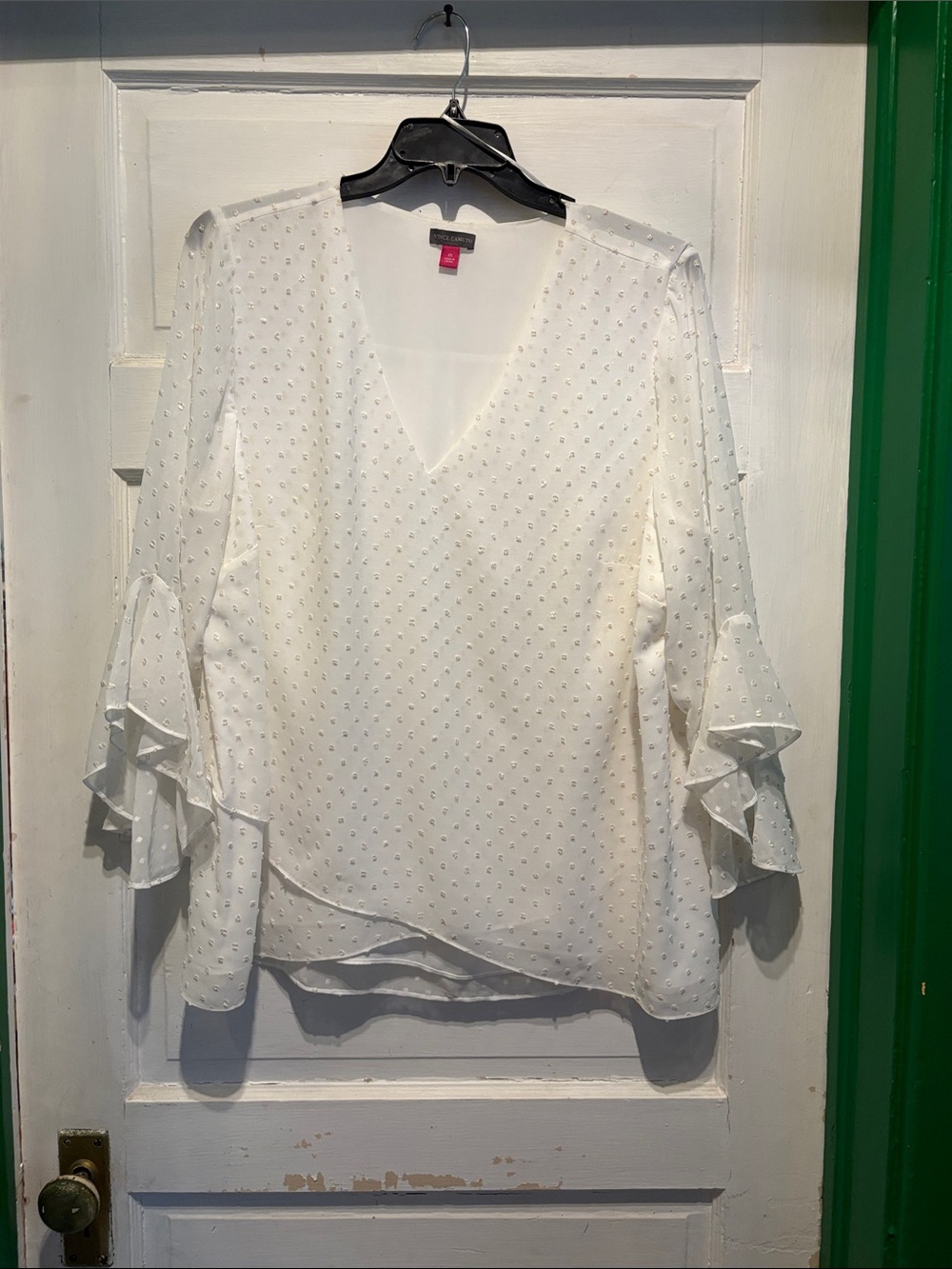 Vince Camuto White Textured Dot V-Neck Blouse with Ruffle Sleeves